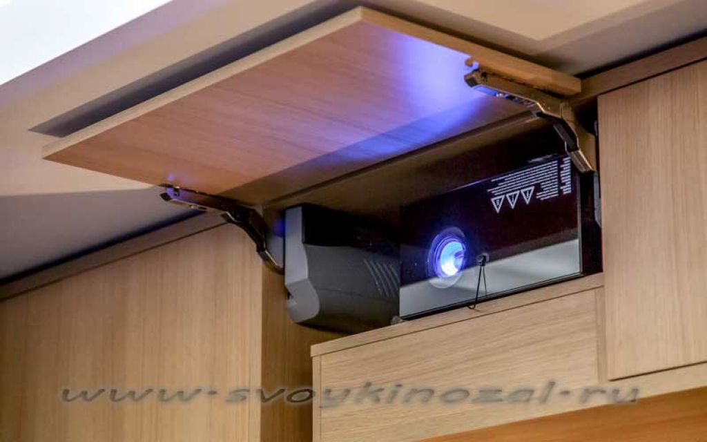 svoykinozal-proektori-interyer-01-7a030735 Размещение проектора в интерьере домашнего кинотеатра